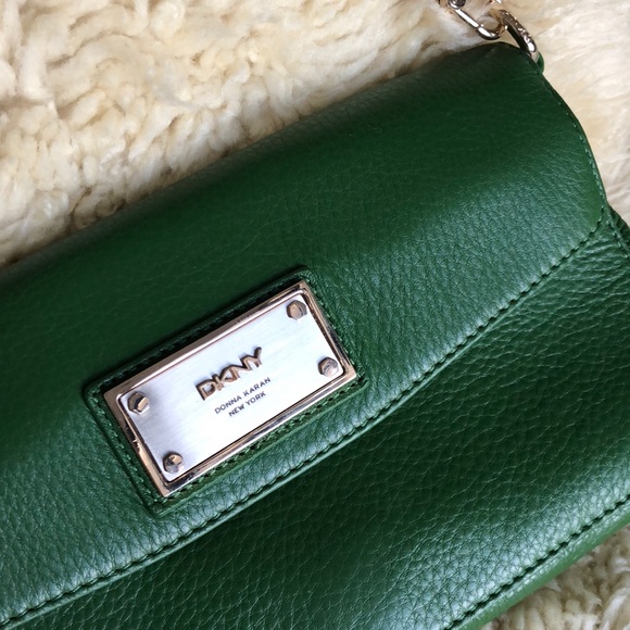 Green leather DKNY bag with gold hardware - Picture 1 of 8